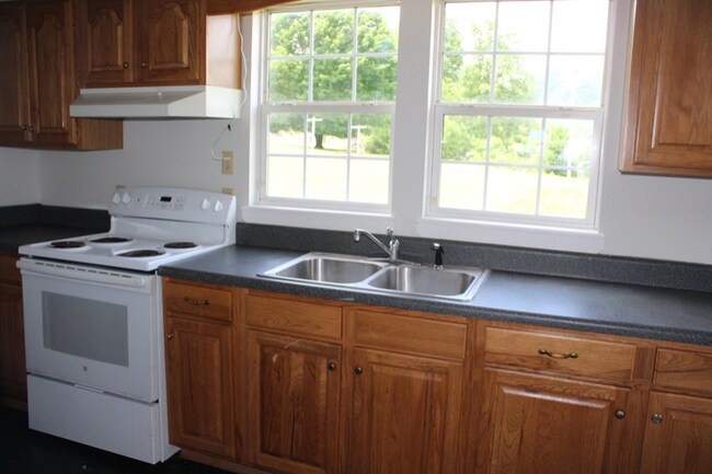 Building Photo - 202 Mountain View Dr
