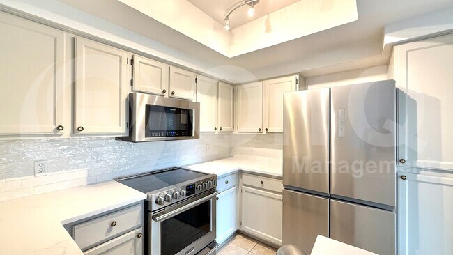 Foto del edificio - 9450 E Becker Ln
