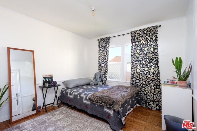 Building Photo - 5615 Wenlock St