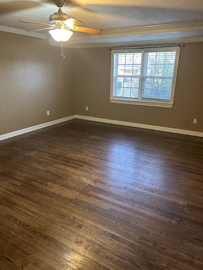 Foto del edificio - "Charming 3-Bedroom Retreat on Holly Street - Spacious 1,618 Sq Ft with 1.5 Baths in Jonesboro!"