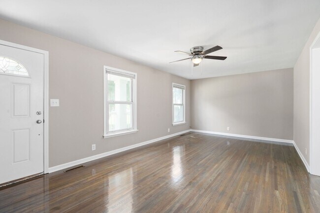 Foto del edificio - 44 Bunker Hill Rd