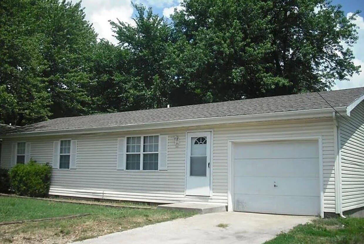 Primary Photo - 2727 W Nichols St