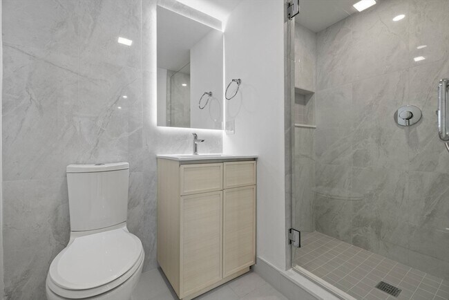 Foto del edificio - 1243 Beacon St