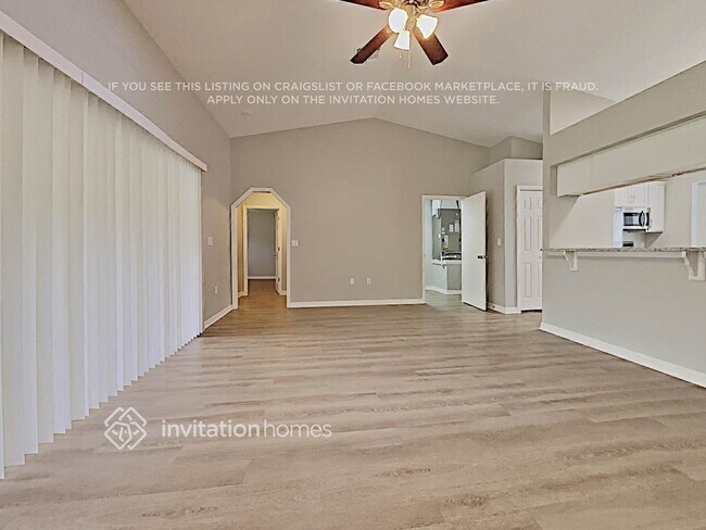 Foto del edificio - 2451 Sweetwater Blvd