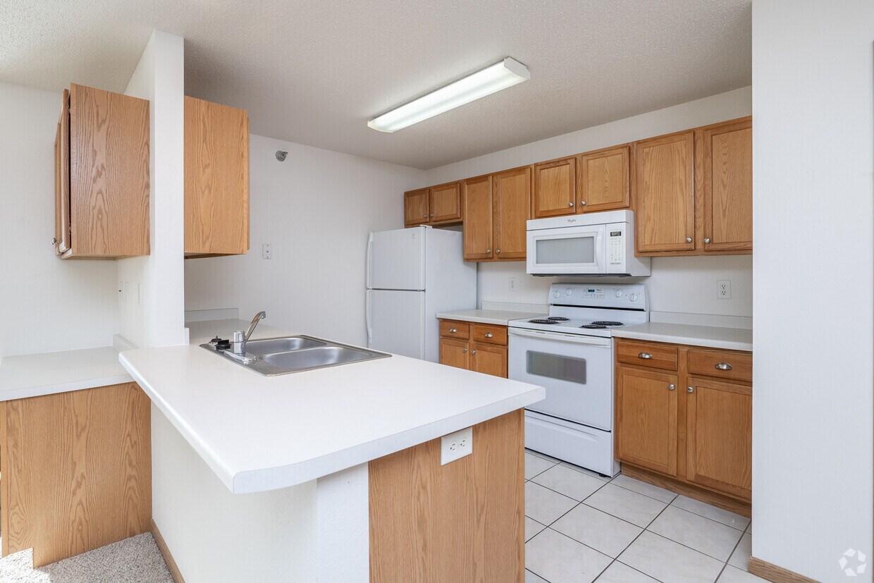 Southridge Apartments - 3301 14th St S Moorhead, MN 56560