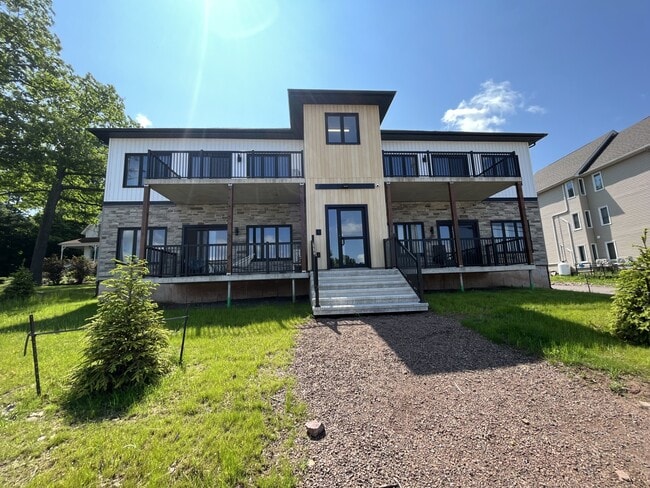 Building Photo - 180 Hillsborough Rd