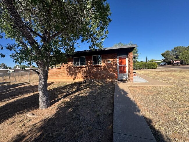 Foto del edificio - 4501 Pine Tree Dr