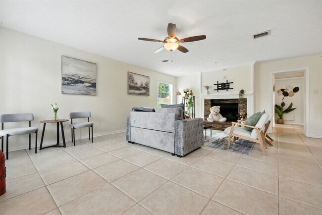 Foto del edificio - 4714 Sunshine Dr