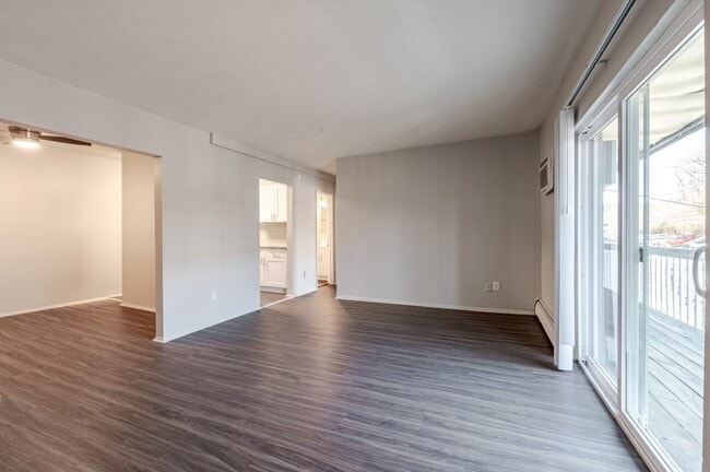 Building Photo - Lakeshore Drive Apartment Homes
