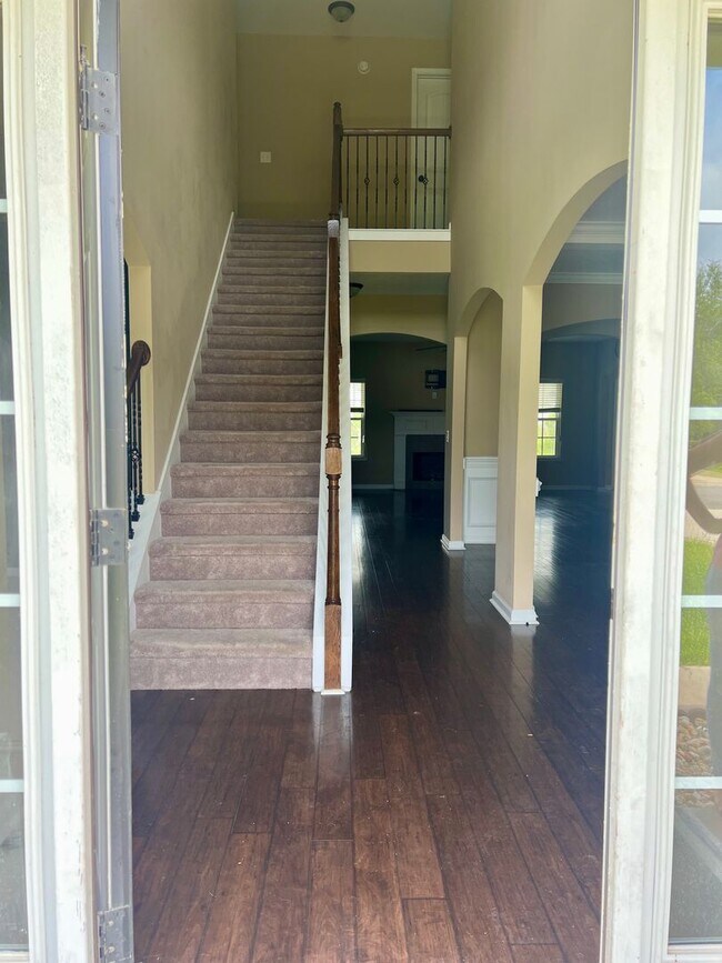 Foto del edificio - 639 Red Oak Ln