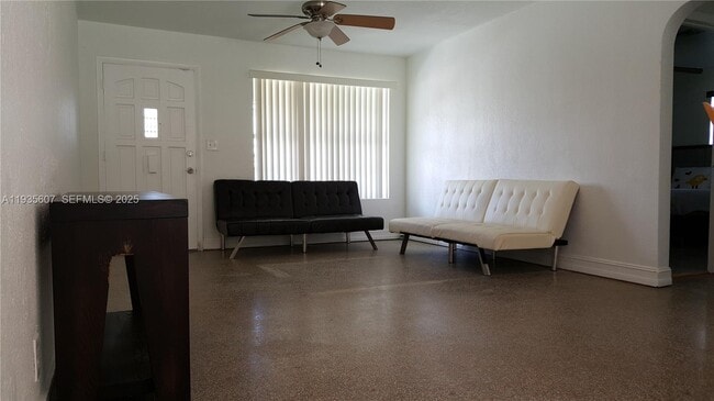 Building Photo - 2822 Monroe St