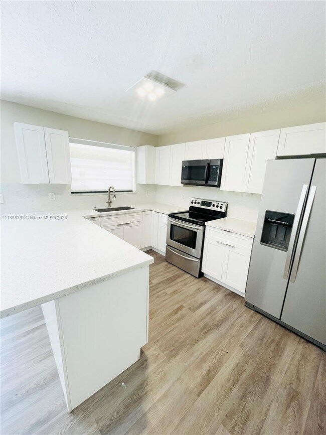 Foto del edificio - 2460 SW 16th St