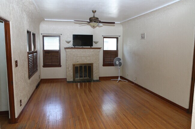 Building Photo - 620 E Wiswall Pl