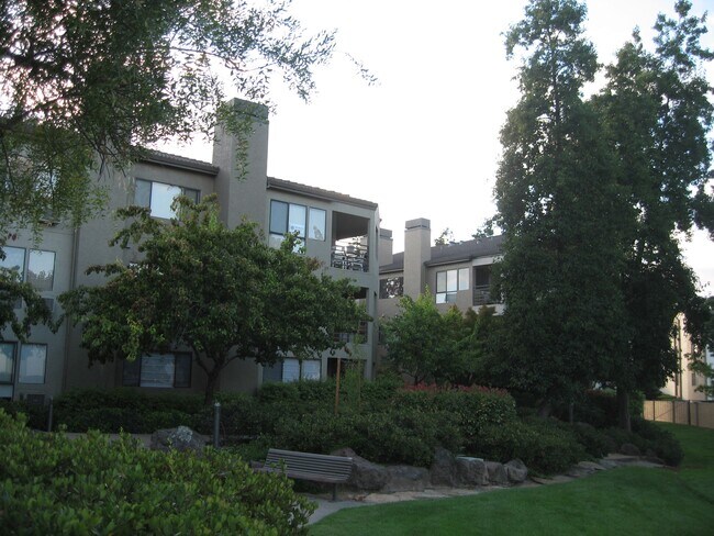 Building Photo - 39078 Guardino Dr