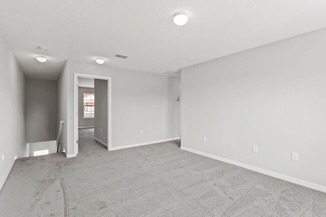 Building Photo - 4/2.5 Beautiful Energy Efficient Townhome ...