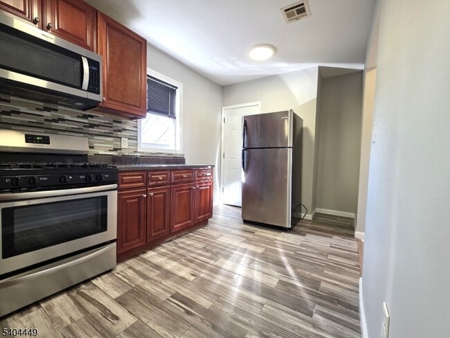 Building Photo - 20 Yates Ave