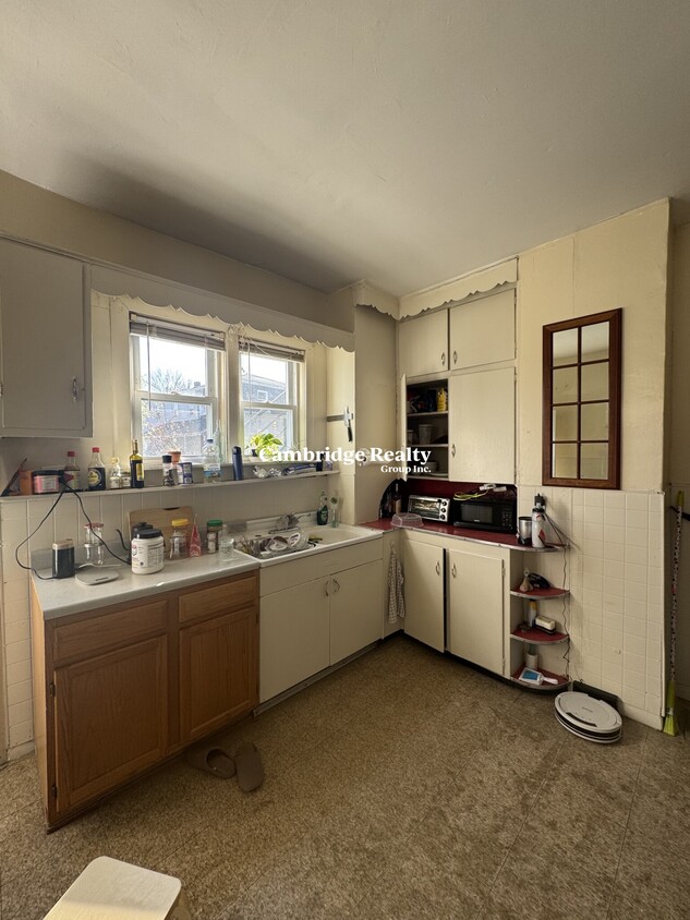 Primary Photo - 32 Oak St