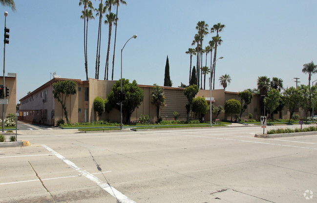 Building Photo - La Rue Apartments