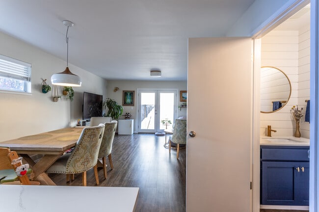 Building Photo - 207 Boyce St