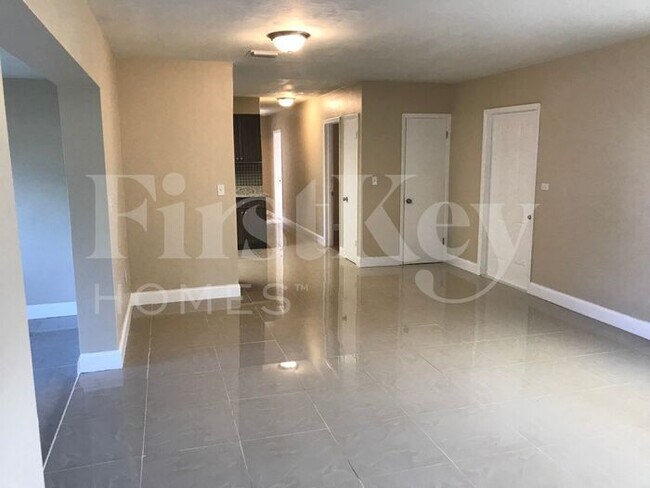 Foto del edificio - 221 N 65th Way