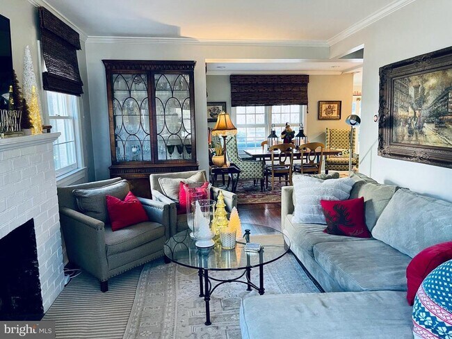 Building Photo - 2805 Davis Ave