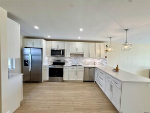 Building Photo - 7887 Golf Cir Dr