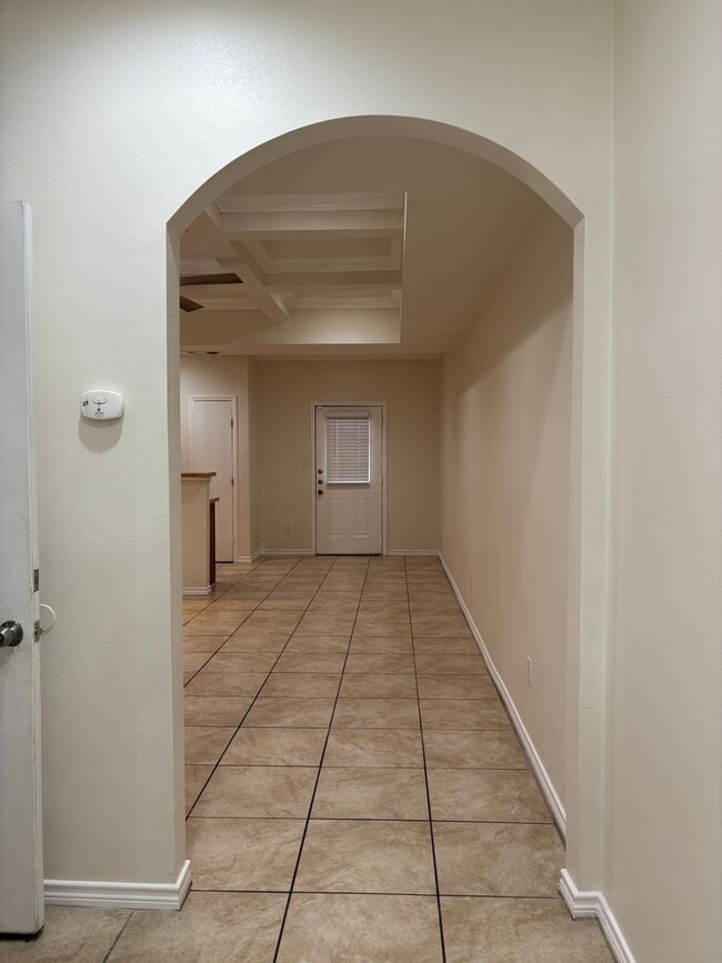 Building Photo - Newly Renovated Town-home- Northwest San A...
