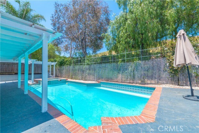 Foto del edificio - 15904 Oak Canyon Dr