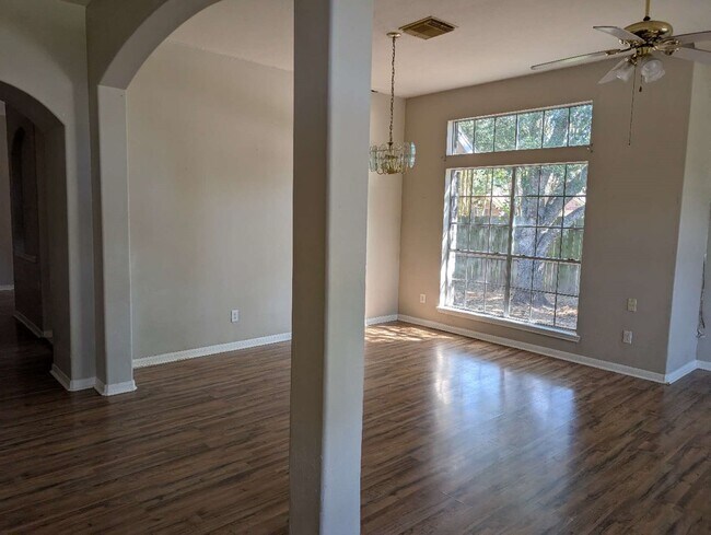 Foto del edificio - 3123 Bay Creek Dr