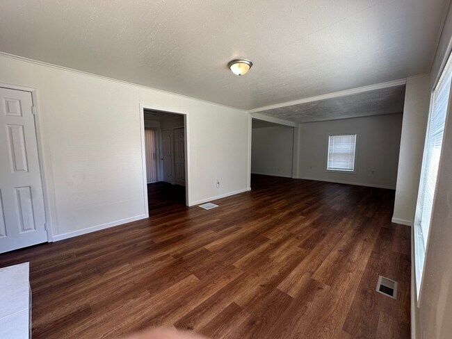 Building Photo - 503 Tiffany Ln