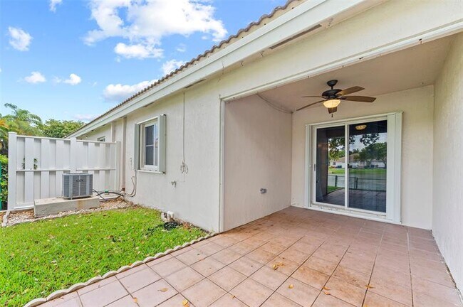 Building Photo - 11424 SW 17th Ct