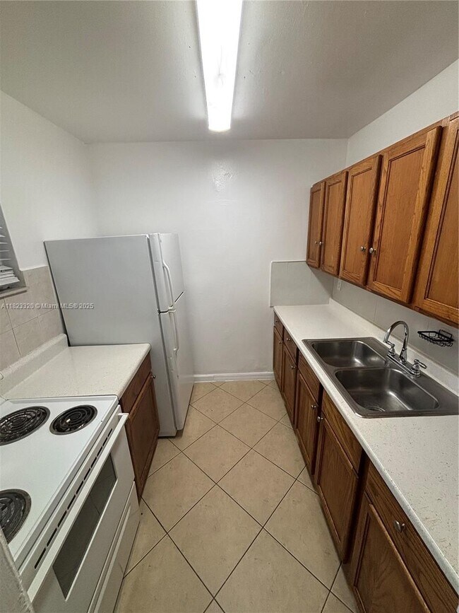 Foto del edificio - 7841 Johnson St