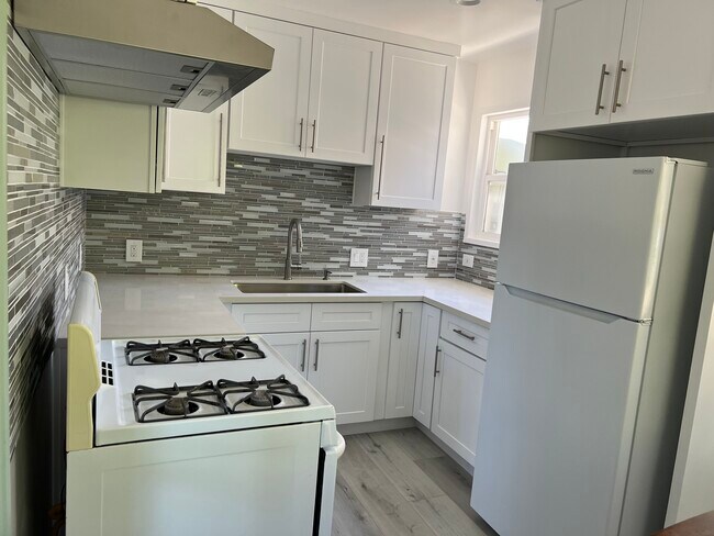 Building Photo - 5149 Overland Ave