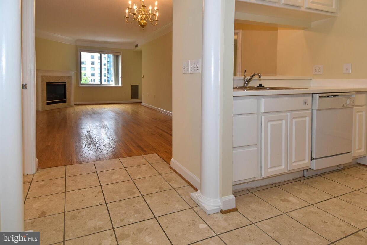 901 N Monroe St Unit 308, Arlington, VA 22201 Room for Rent in