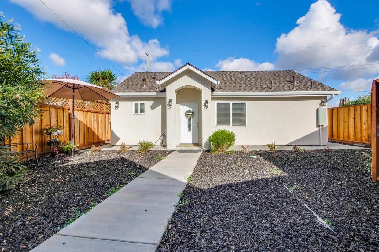 Primary Photo - 5905 Sutton Park Pl