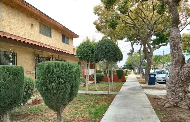 Foto del edificio - 12118 Ramona Ave