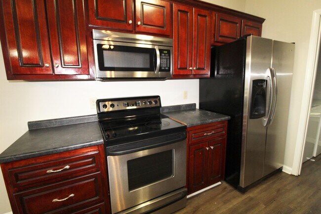 Building Photo - 1143B Southbend Dr
