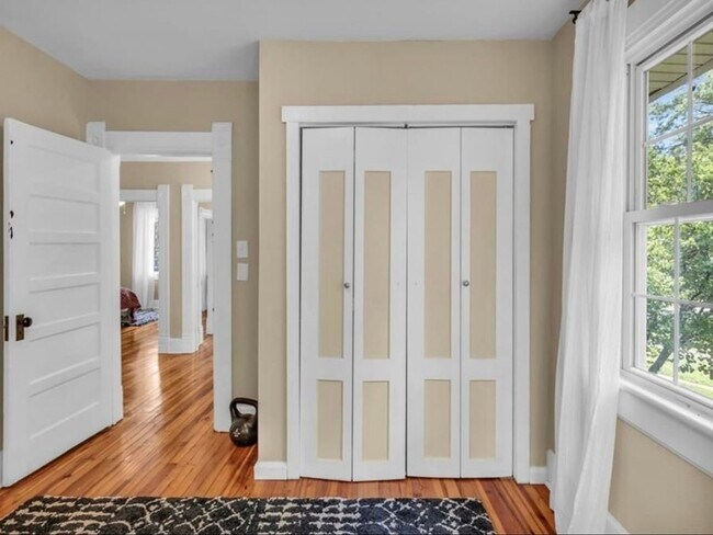 Foto del edificio - 4 Bedroom Single Family Home in Clinton