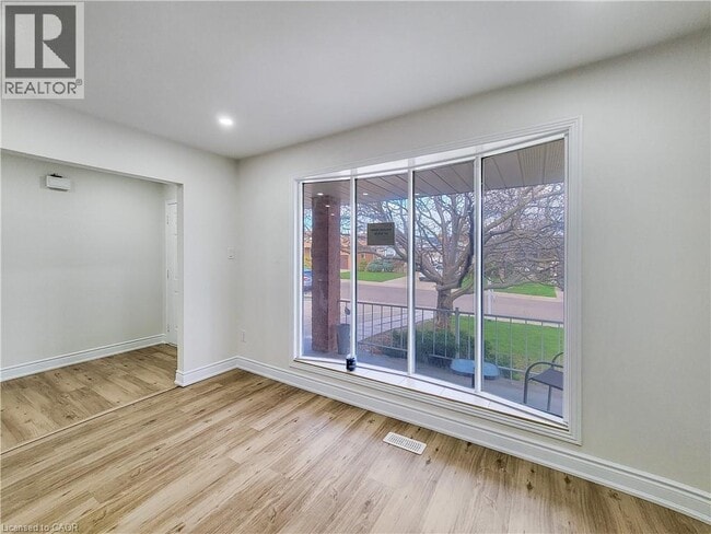 Building Photo - 216 Ravenbury Dr