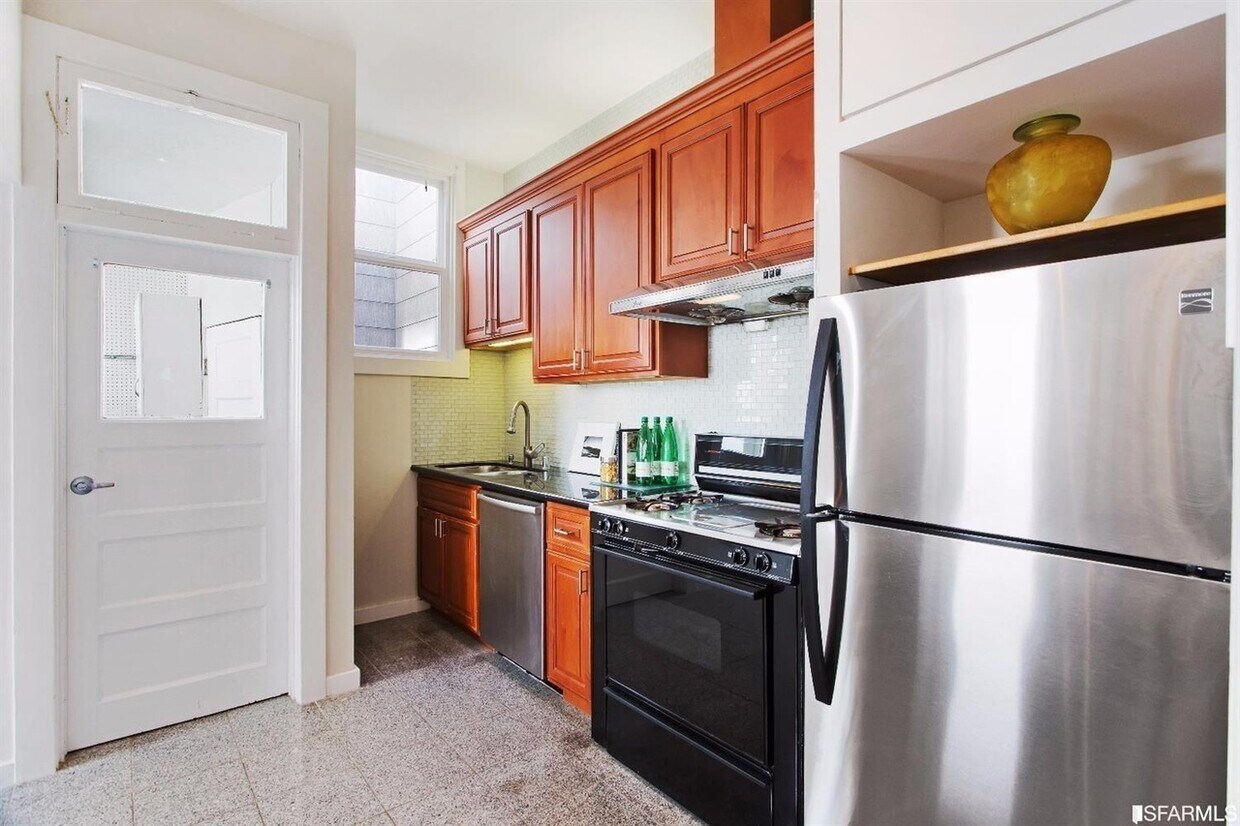 Kitchen - 1244 Jones St