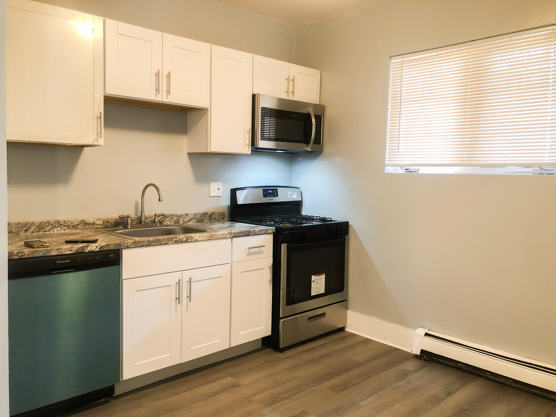 Primary Photo - 40 Kingsdale St