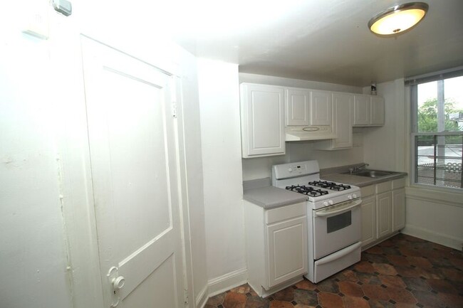 Building Photo - 3209 Guilford Ave