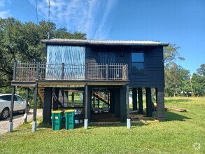 Building Photo - 10055 Batia Ave