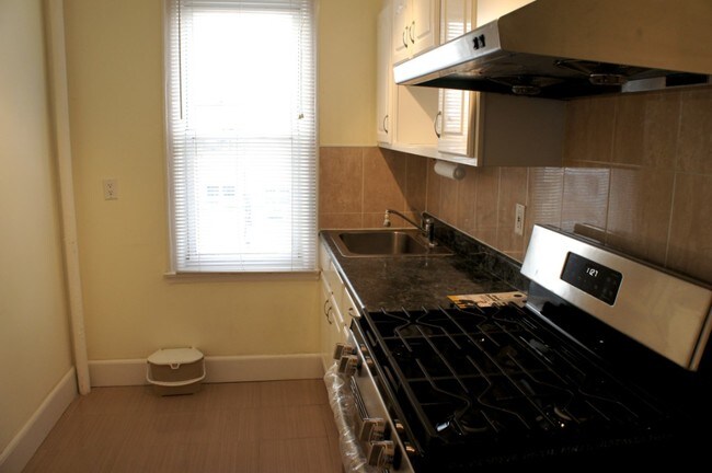 Building Photo - 1942 E 28th St