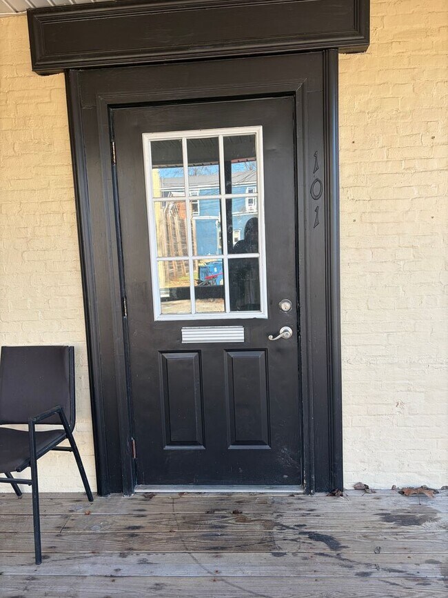 Building Photo - 221 S Main St