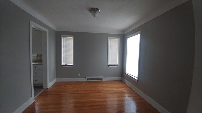 Building Photo - 10408 Roxbury St