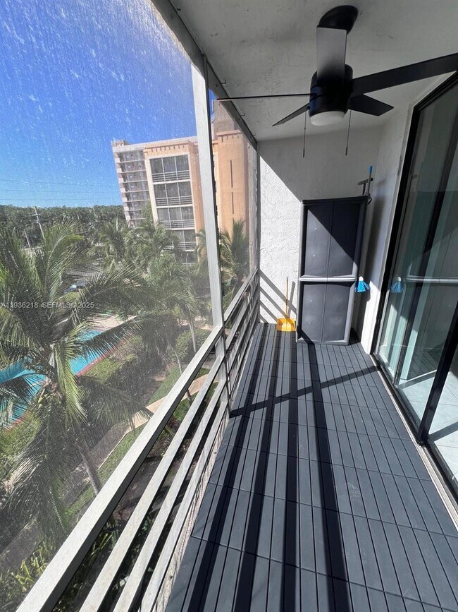 Foto del edificio - 2935 NE 163rd St