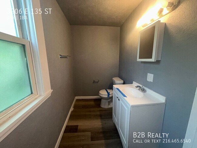 Foto del edificio - 3206 E 135th St