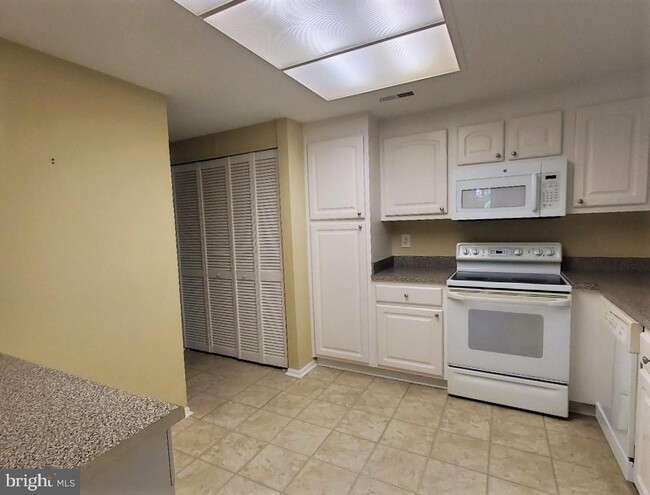 Building Photo - 3511 Forest Edge Dr