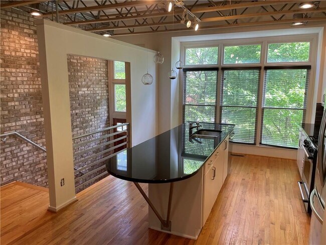 Foto del edificio - 1325 Peachtree View NE